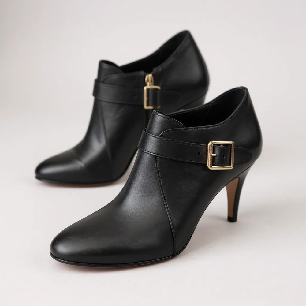 Women’s Vince Camuto Heels Black Leather Ankle Boots with Buckle. Size 7.5
